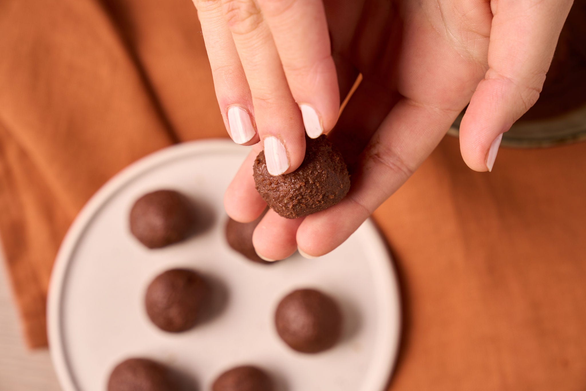 Trufas de chocolate e praliné caseiro com um toque de gengibre