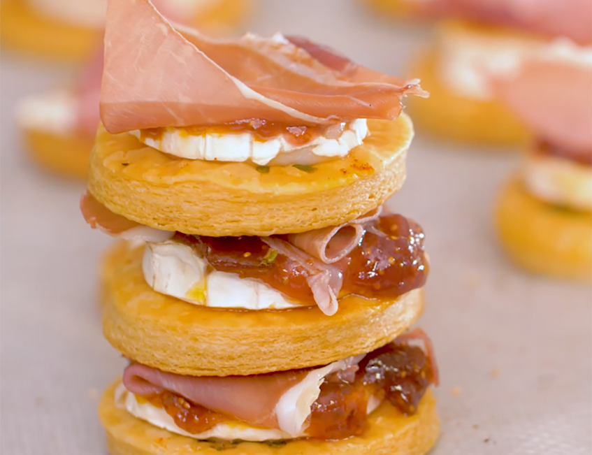 Bolos de queijo de cabra, presunto e figo: a receita imperdível de aperitivo gourmet!