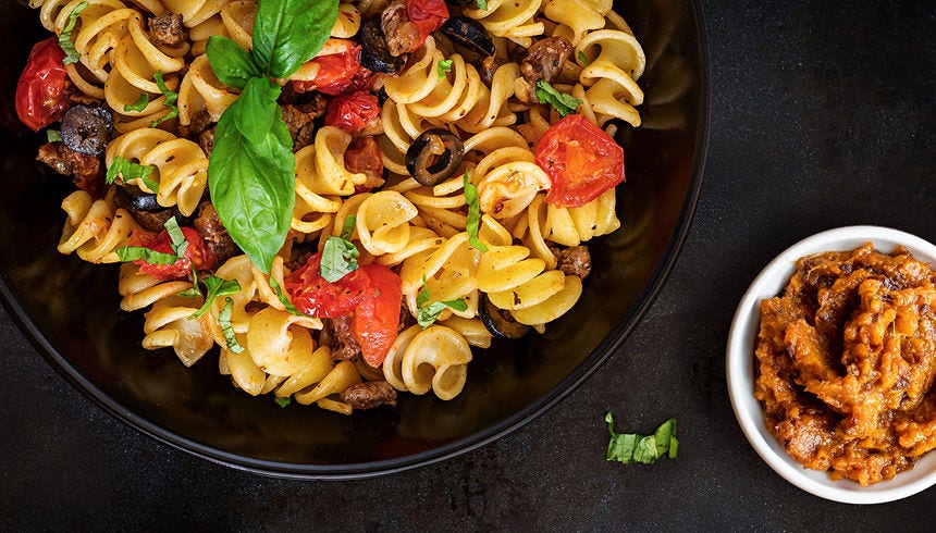 Molho de berinjela com iogurte grego e pesto vermelho