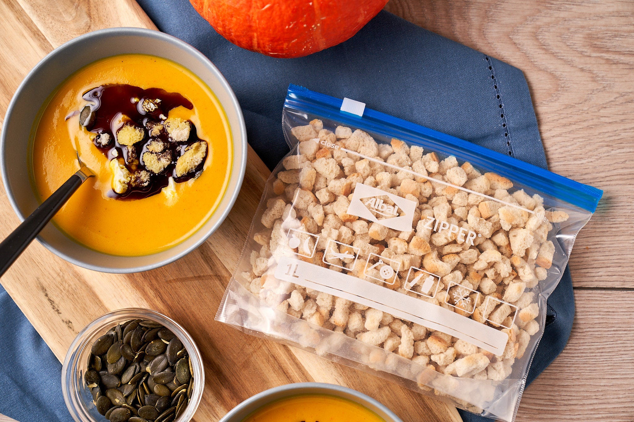 Batatas fritas assadas e creme de batata-doce