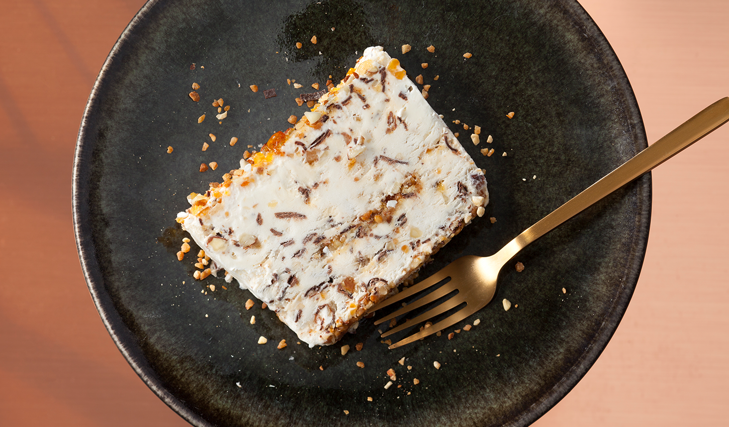 Bolo de sorvete de caramelo e amêndoas
