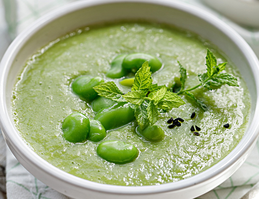 Sopa cremosa de judías verdes con leche de coco