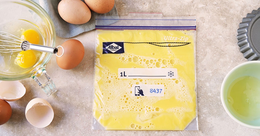 Dicas Albal®: Ovos na mesa e tortilha no saco de congelação hermético Ultra-Zip da Albal®.