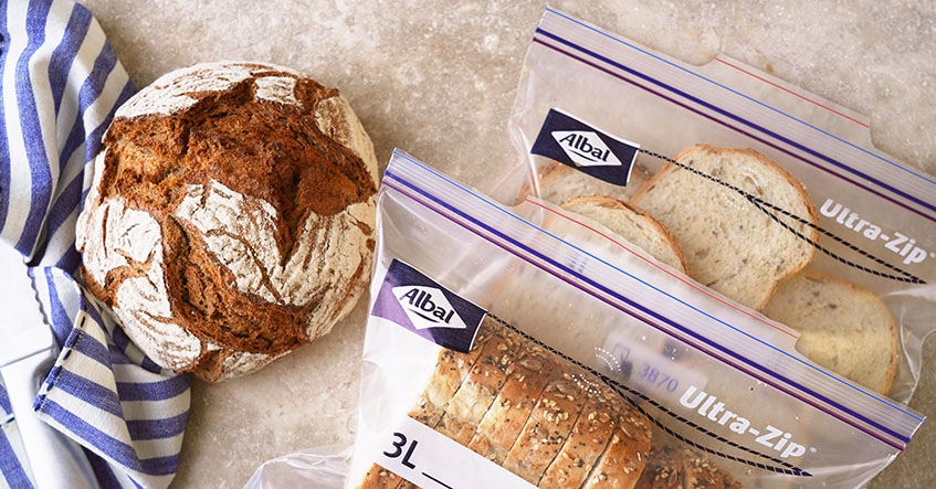 Dicas Albal®: Pão na mesa e fatias de pão nos sacos para congelar Sacos multiusos Ultra-Zip® da Albal®