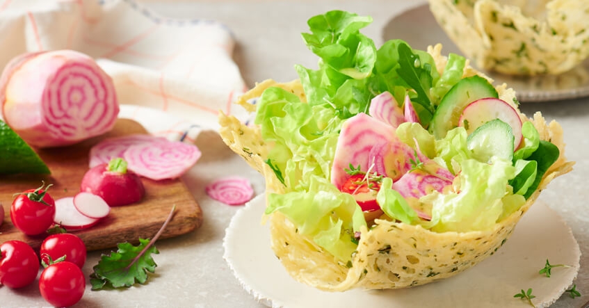 Receita Albal® Salada primavera em cesta de parmesão da Albal® Feito em casa com Papel Vegetal Albal®