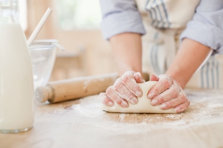 Usar o forno é ainda mais fácil com o papel vegetal em folhas da Albal®.