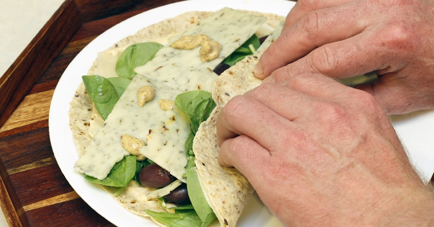 Wraps de espinafre e homus